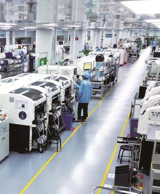 生產(chǎn)線忙碌運轉(zhuǎn)